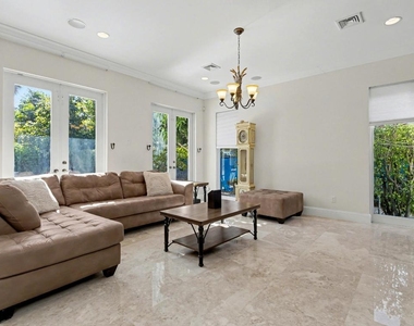 860 E Park Drive - Photo Thumbnail 24