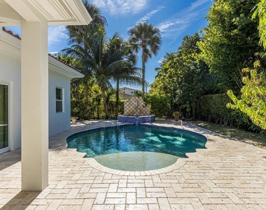860 E Park Drive - Photo Thumbnail 7