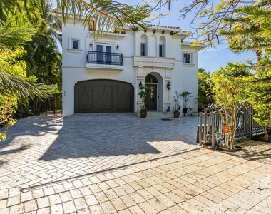 860 E Park Drive - Photo Thumbnail 10