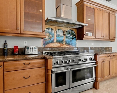 860 E Park Drive - Photo Thumbnail 32