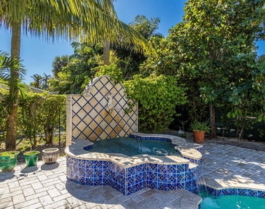 860 E Park Drive - Photo Thumbnail 12