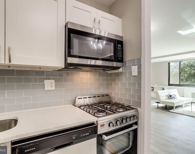1011 Arlington Boulevard - Photo Thumbnail 11