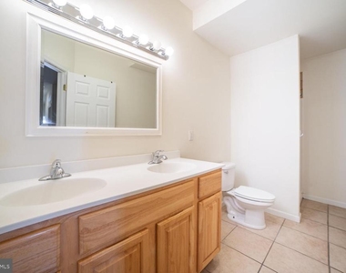 1830 N 16th Street - Photo Thumbnail 5