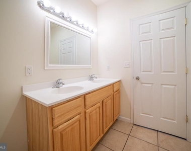1830 N 16th Street - Photo Thumbnail 9