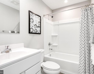 112 Hamilton Lane - Photo Thumbnail 7