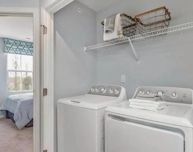 112 Hamilton Lane - Photo Thumbnail 8