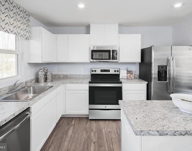 112 Hamilton Lane - Photo Thumbnail 5