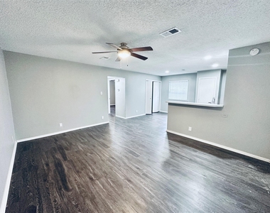 5507 Rose Hill Cir - Photo Thumbnail 2