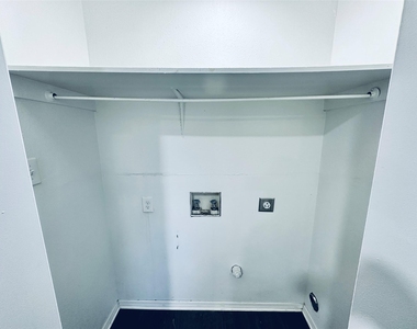 5507 Rose Hill Cir - Photo Thumbnail 8