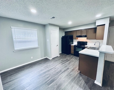 5507 Rose Hill Cir - Photo Thumbnail 4
