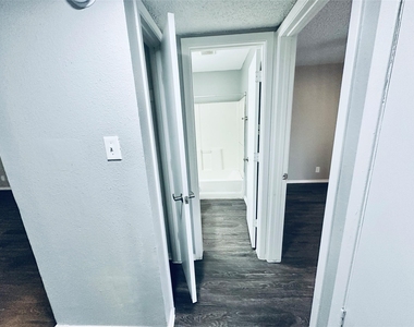 5507 Rose Hill Cir - Photo Thumbnail 12