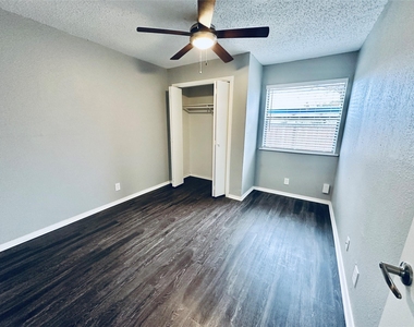 5507 Rose Hill Cir - Photo Thumbnail 14