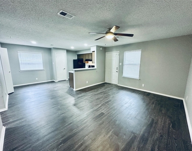 5507 Rose Hill Cir - Photo Thumbnail 3