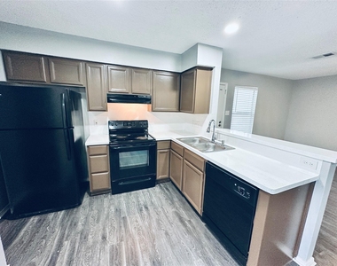 5507 Rose Hill Cir - Photo Thumbnail 6