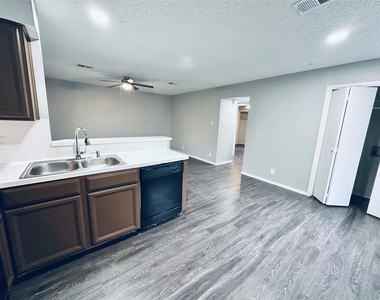 5507 Rose Hill Cir - Photo Thumbnail 7