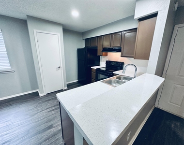5507 Rose Hill Cir - Photo Thumbnail 5