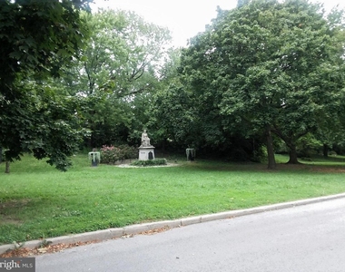 2012 Mount Royal - Photo Thumbnail 8