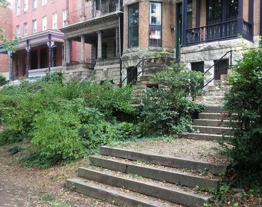 2012 Mount Royal - Photo Thumbnail 4