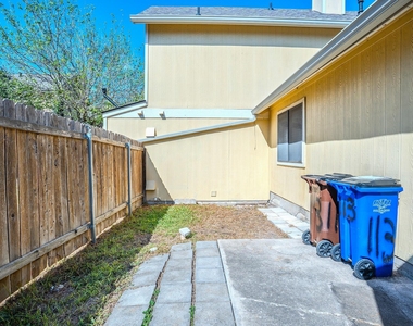 11901 Swearingen Dr - Photo Thumbnail 8