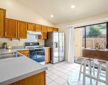 11901 Swearingen Dr - Photo Thumbnail 3
