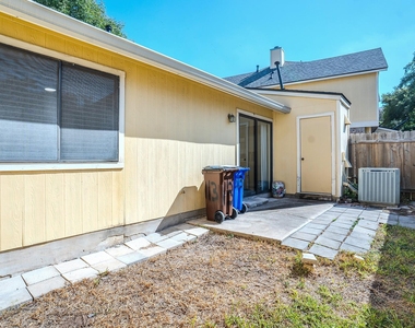 11901 Swearingen Dr - Photo Thumbnail 16