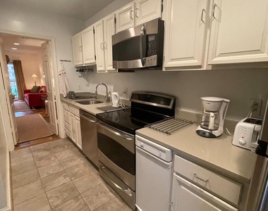 3221 Sutton Place Nw - Photo Thumbnail 8