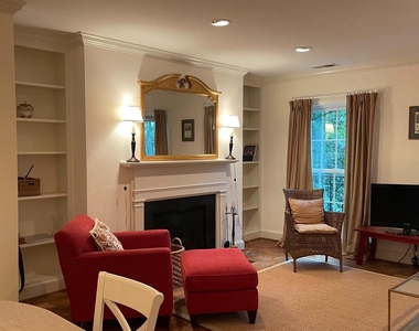 3221 Sutton Place Nw - Photo Thumbnail 2