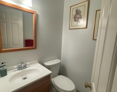 3221 Sutton Place Nw - Photo Thumbnail 9