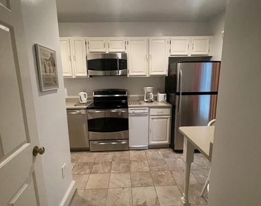 3221 Sutton Place Nw - Photo Thumbnail 7