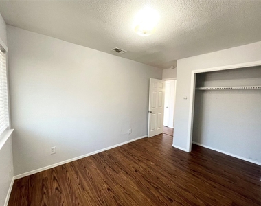 8208 Sam Rayburn Dr - Photo Thumbnail 19