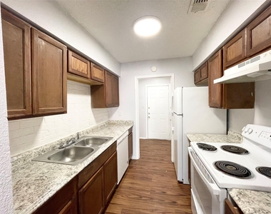 8208 Sam Rayburn Dr - Photo Thumbnail 15