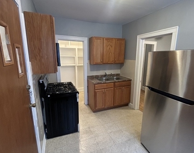 7111 S Emerald Avenue - Photo Thumbnail 4