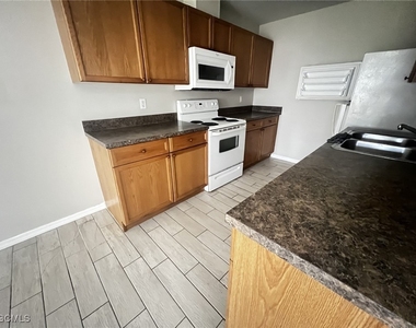 1019 Se 11th Street - Photo Thumbnail 4