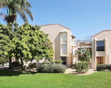 4010 Se 20th Place - Photo Thumbnail 1