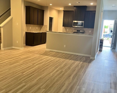 6518 Wenlock Drive - Photo Thumbnail 2