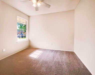 7422 Breccia Drive - Photo Thumbnail 9