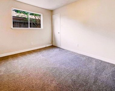 7422 Breccia Drive - Photo Thumbnail 10
