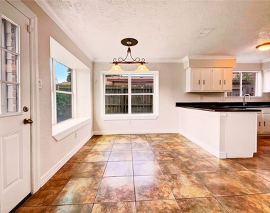 7422 Breccia Drive - Photo Thumbnail 4