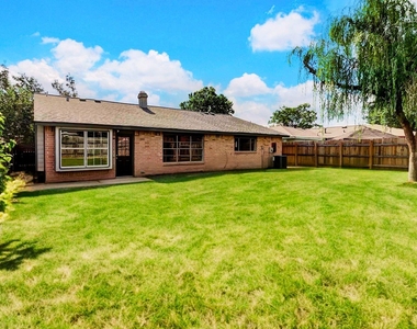 7422 Breccia Drive - Photo Thumbnail 12