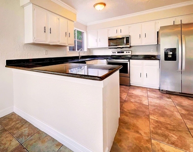 7422 Breccia Drive - Photo Thumbnail 5
