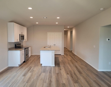 14930 Dane Ct - Photo Thumbnail 7