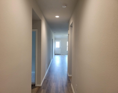 14930 Dane Ct - Photo Thumbnail 2