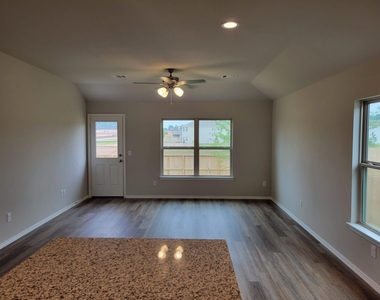 14930 Dane Ct - Photo Thumbnail 6