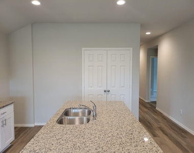 14930 Dane Ct - Photo Thumbnail 5
