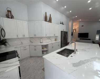 5950 Almaden Drive - Photo Thumbnail 4