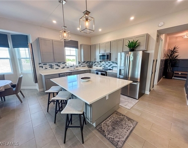 163 Indies Drive E - Photo Thumbnail 5