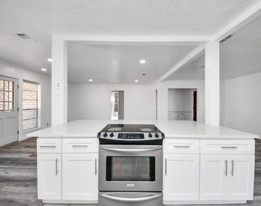 8011 La Roche Lane - Photo Thumbnail 20
