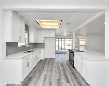 8011 La Roche Lane - Photo Thumbnail 17