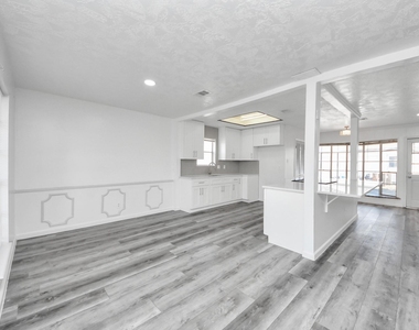 8011 La Roche Lane - Photo Thumbnail 16