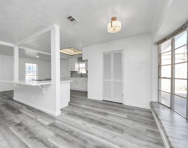 8011 La Roche Lane - Photo Thumbnail 25